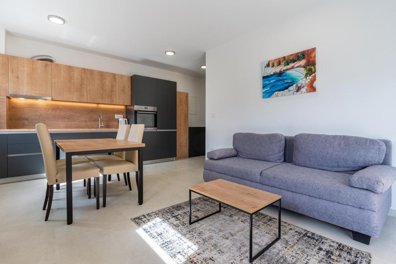 Blue Sorbeto Apartment Cres Bagian luar foto